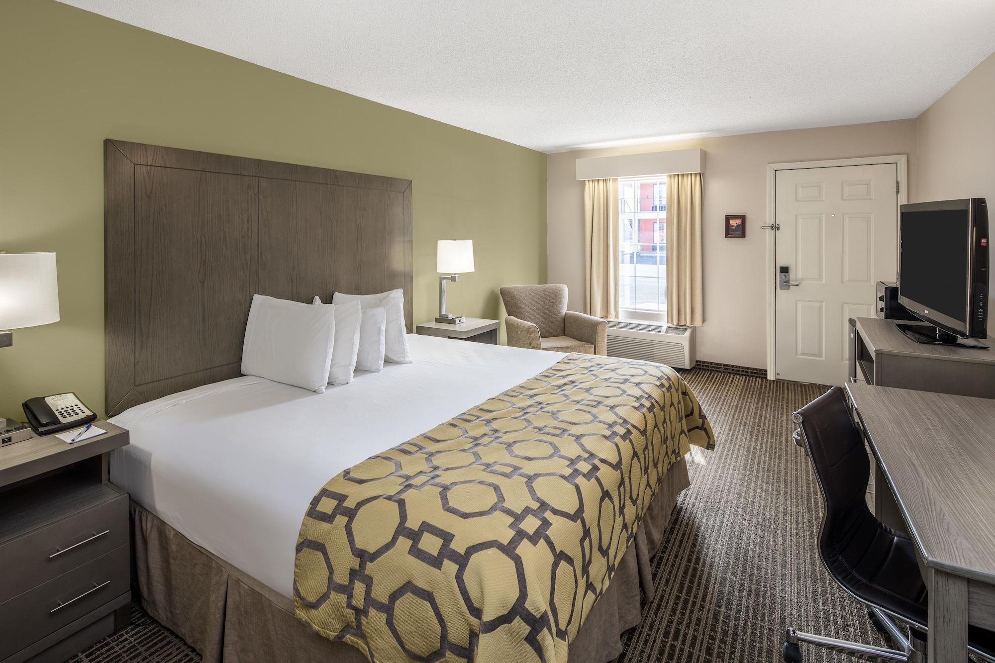 Baymont By Wyndham Cleveland Motel Exterior photo